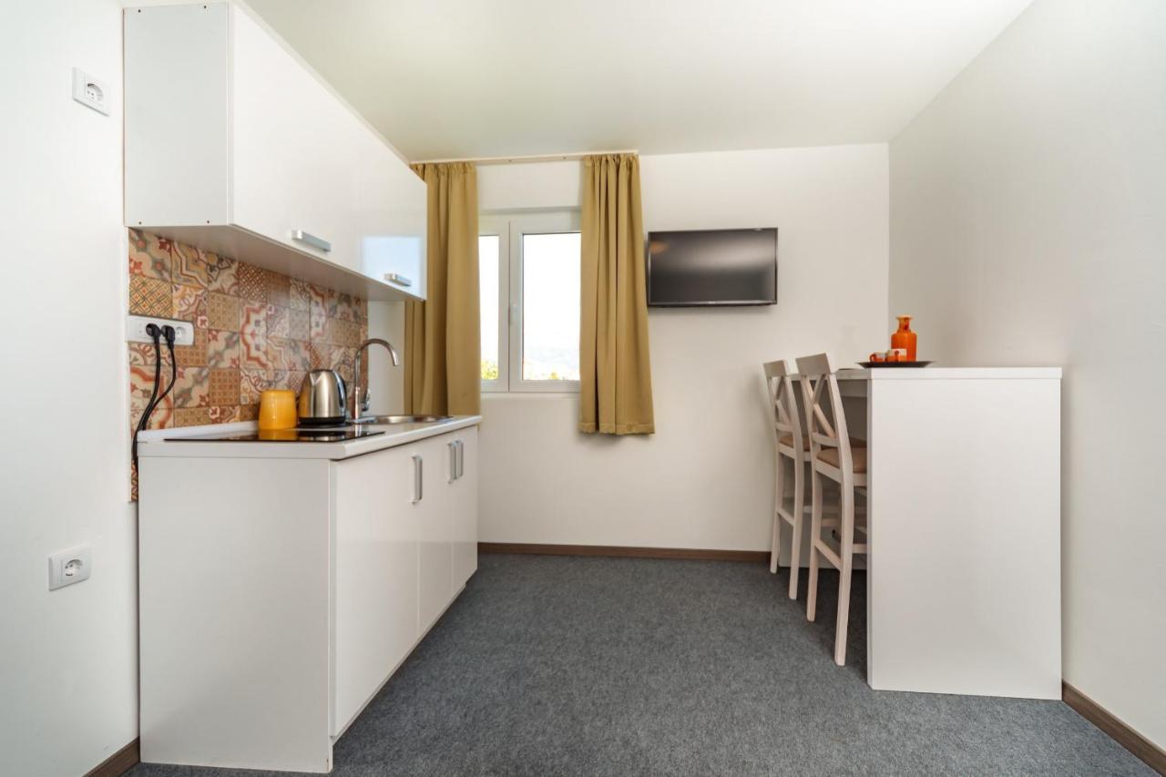 Mika'S Seaview Apartments バール エクステリア 写真