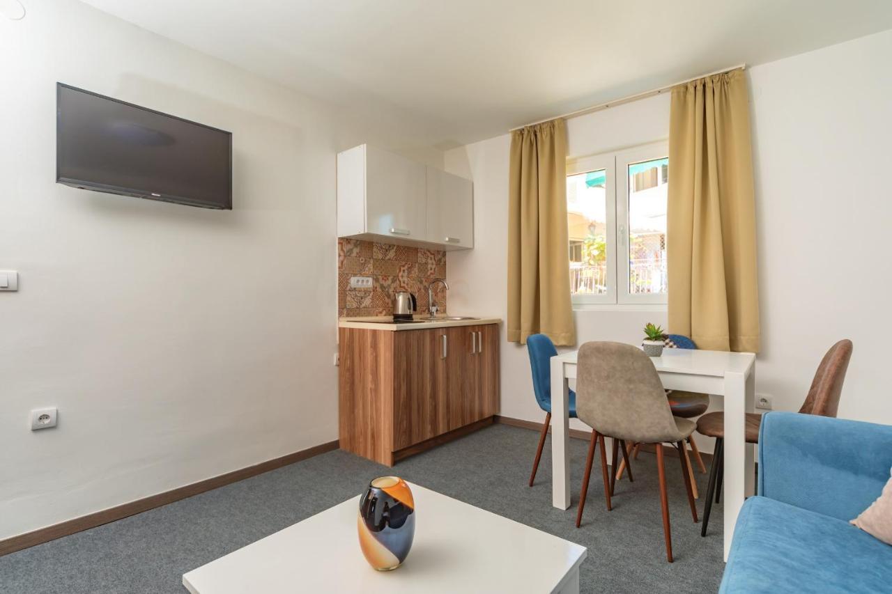 Mika'S Seaview Apartments バール エクステリア 写真