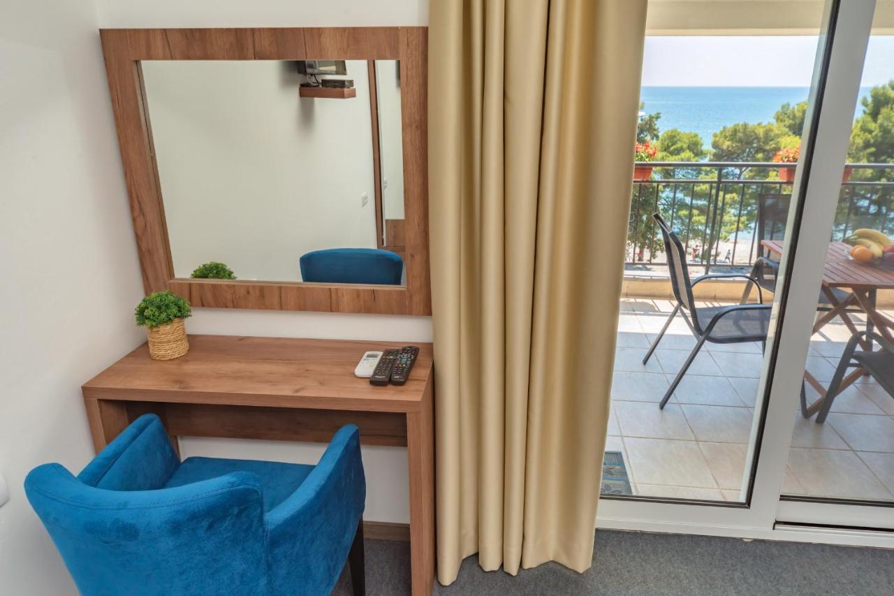 Mika'S Seaview Apartments バール 部屋 写真