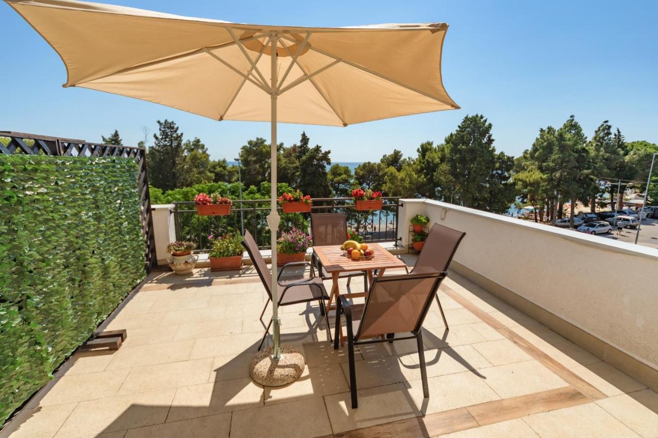 Mika'S Seaview Apartments バール 部屋 写真