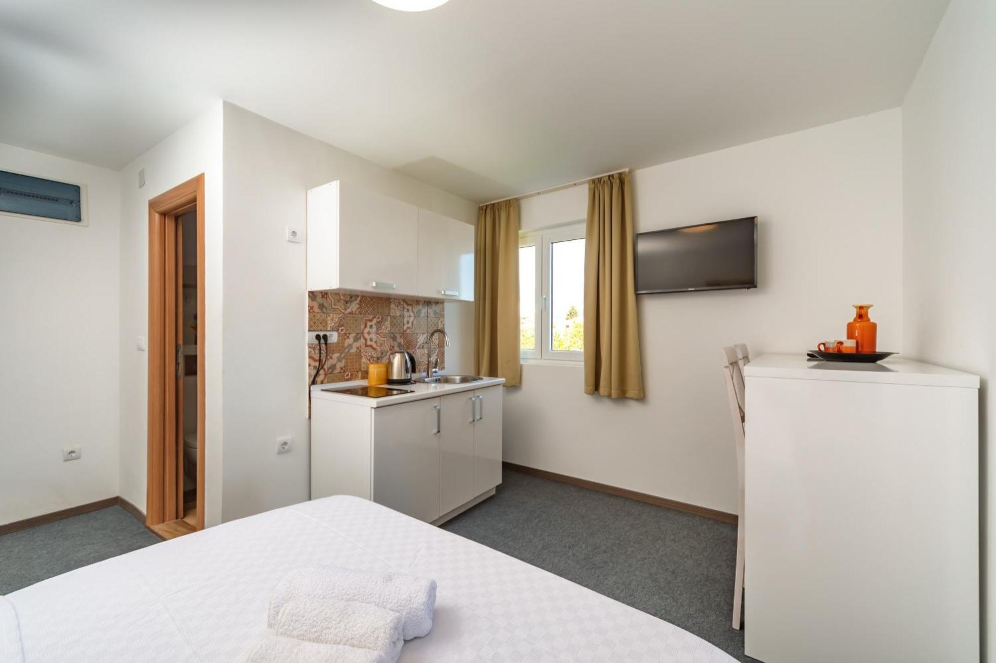 Mika'S Seaview Apartments バール 部屋 写真