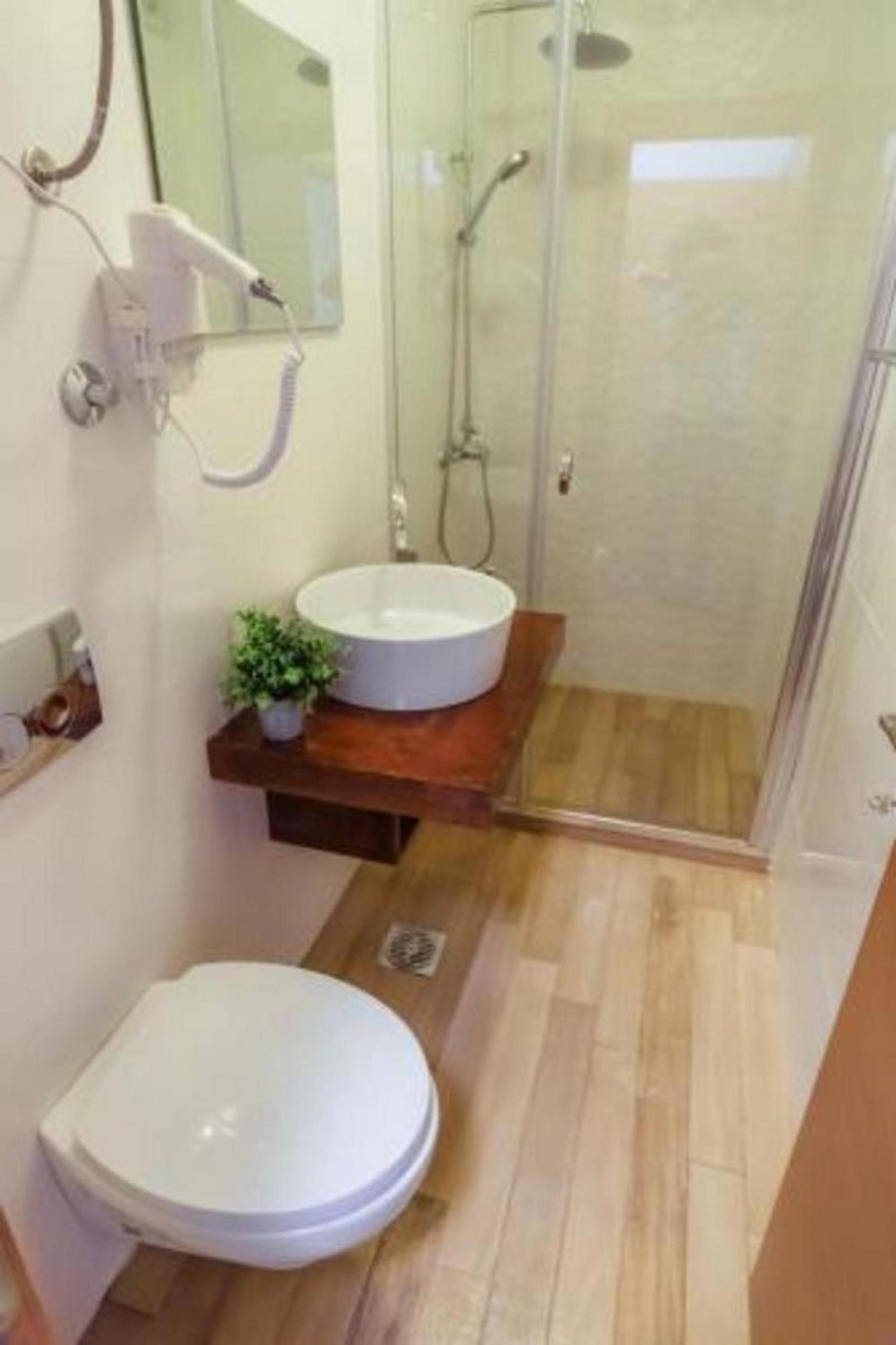 Mika'S Seaview Apartments バール 部屋 写真