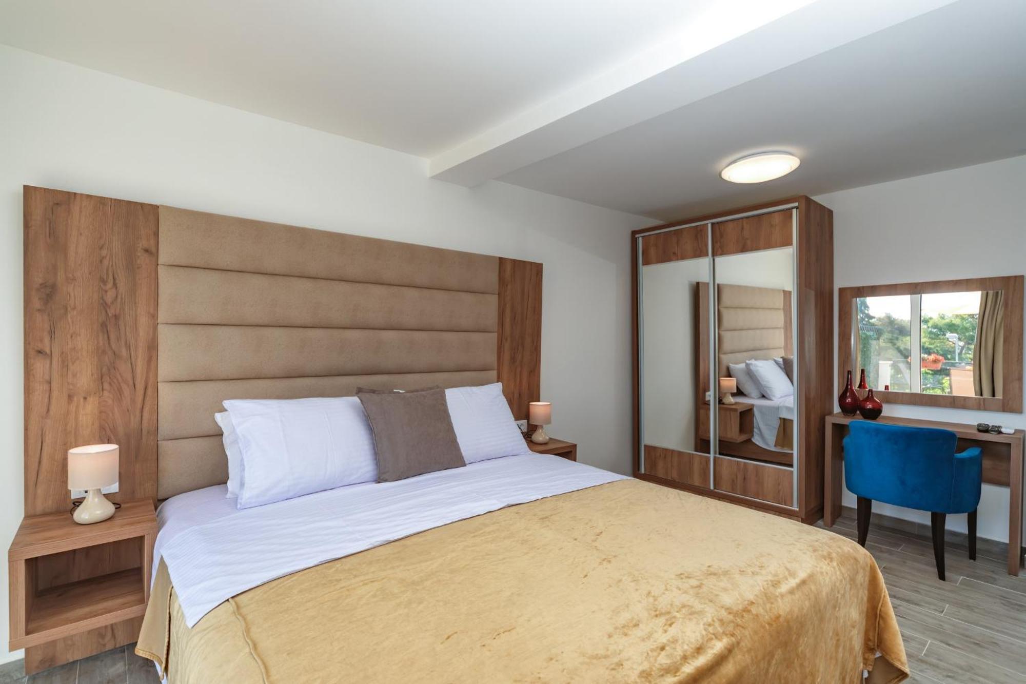 Mika'S Seaview Apartments バール 部屋 写真