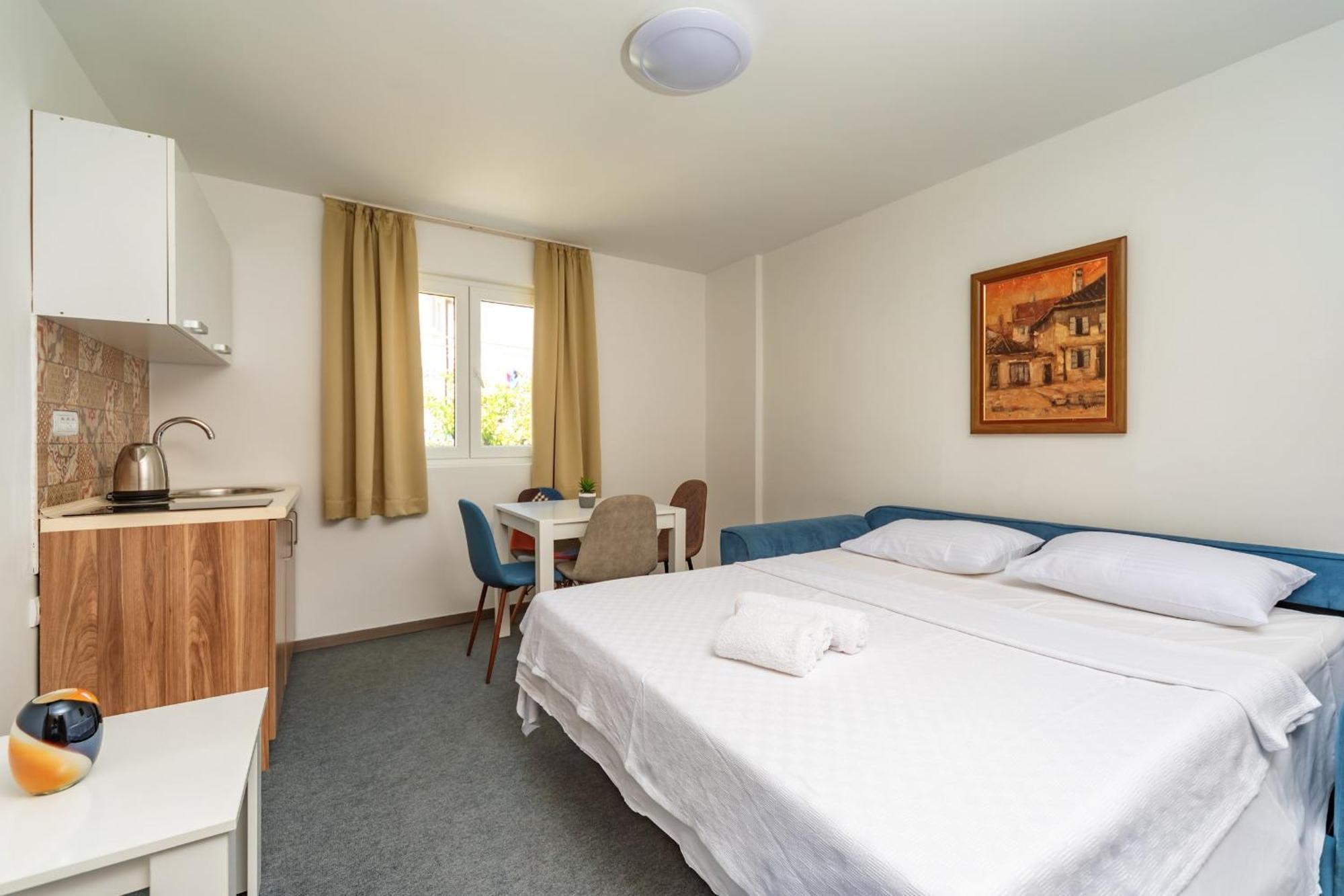Mika'S Seaview Apartments バール 部屋 写真