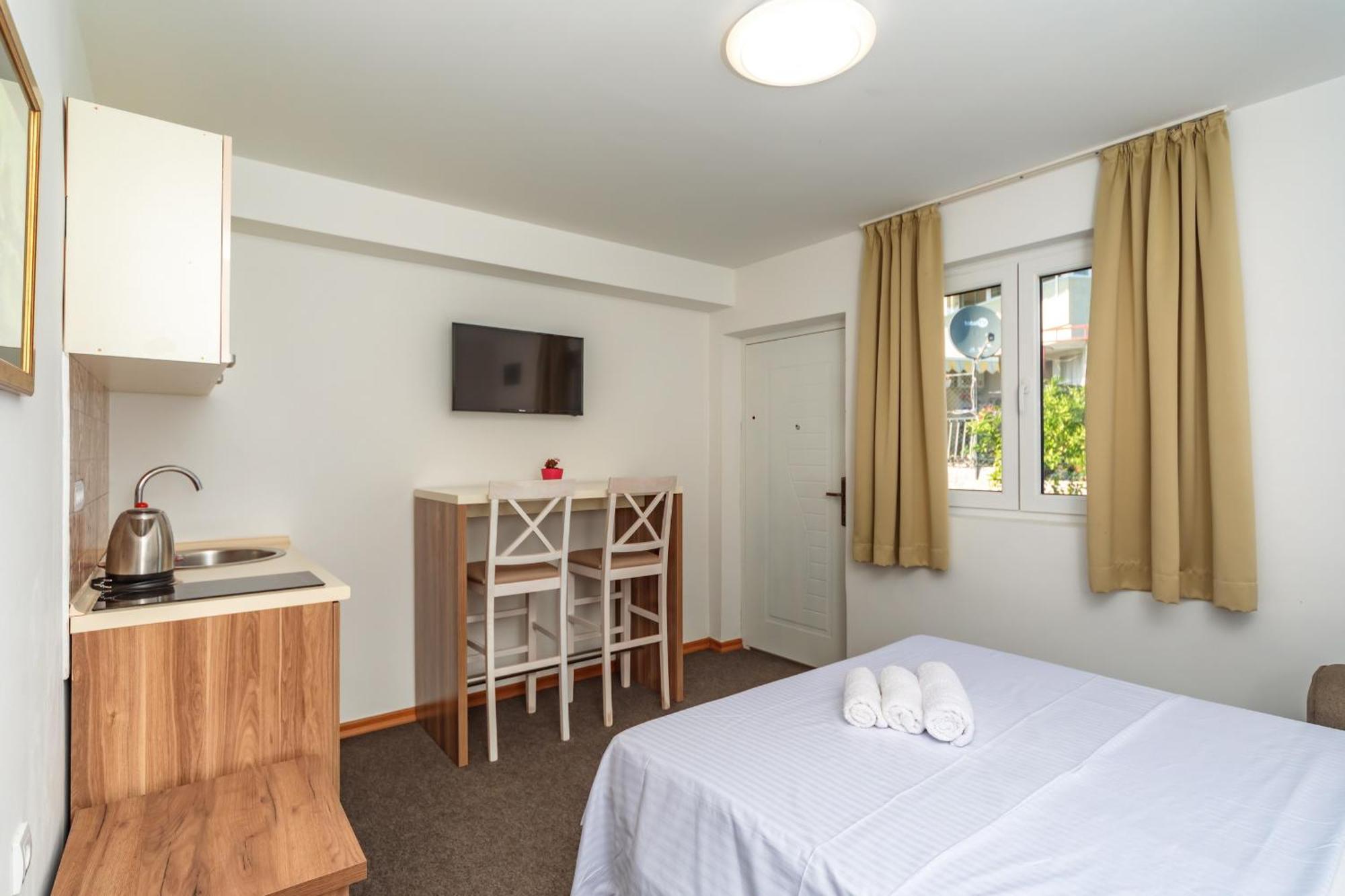 Mika'S Seaview Apartments バール 部屋 写真
