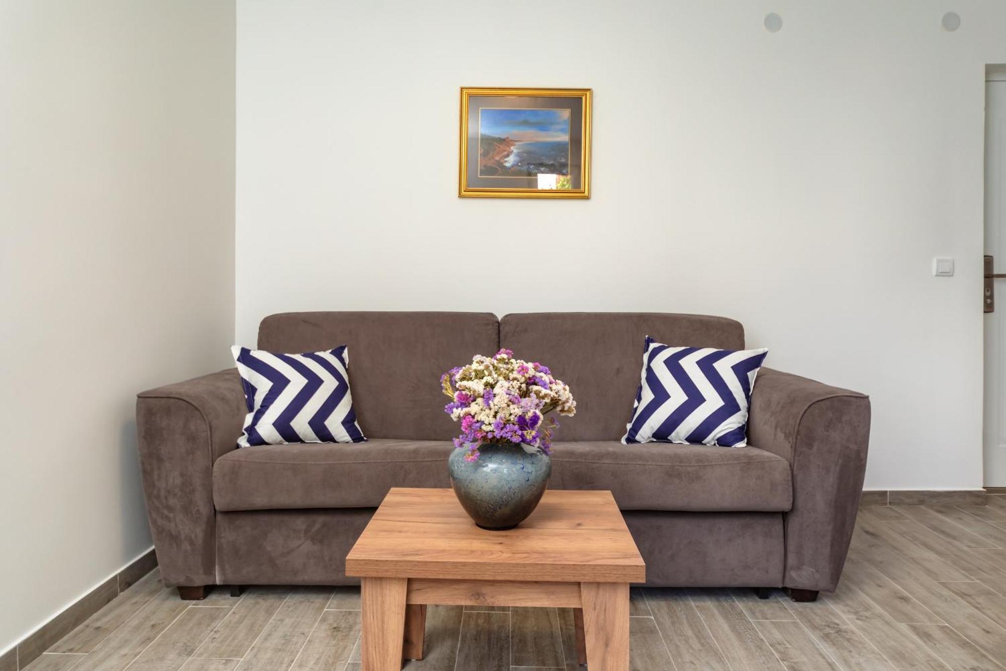 Mika'S Seaview Apartments バール 部屋 写真