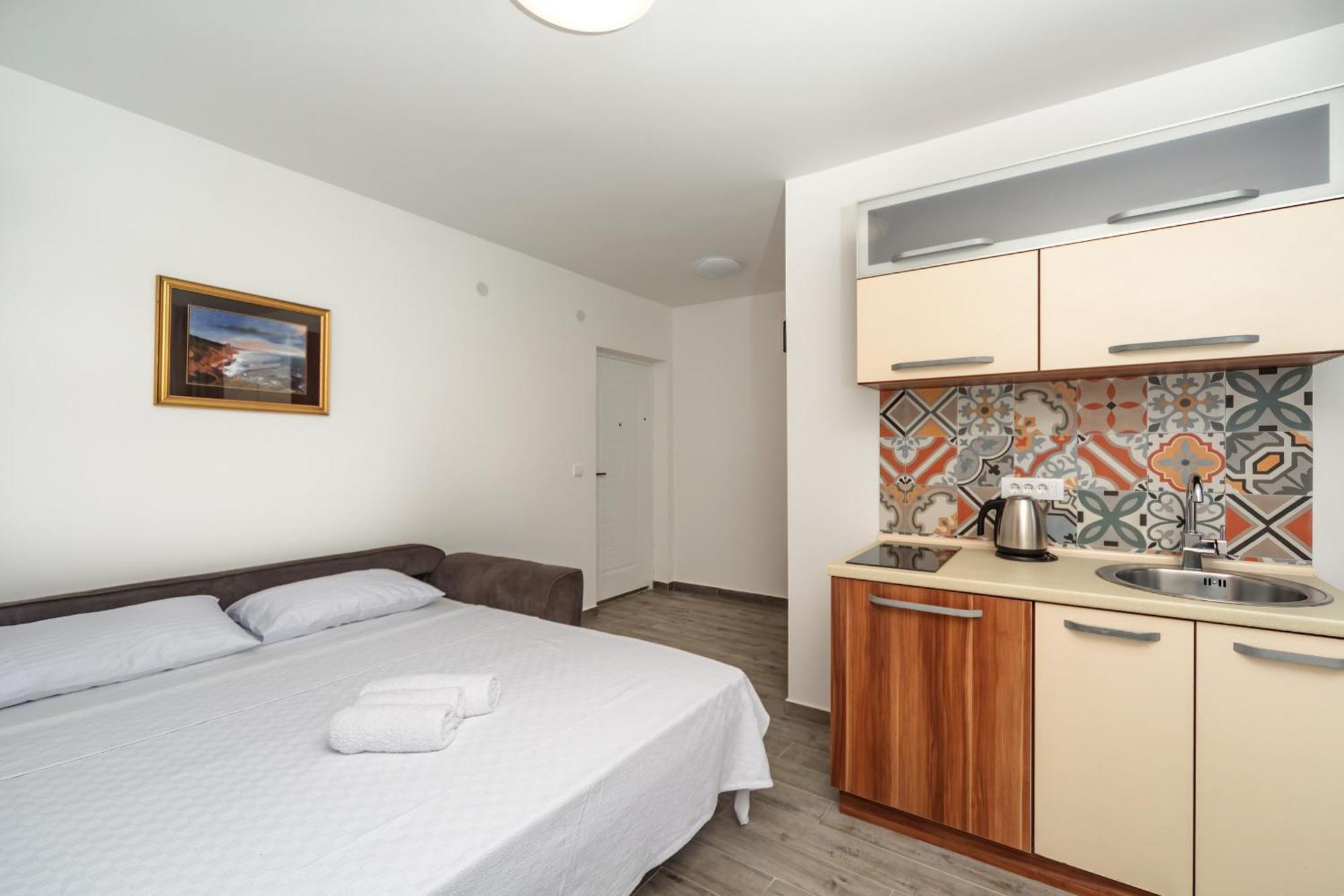 Mika'S Seaview Apartments バール 部屋 写真