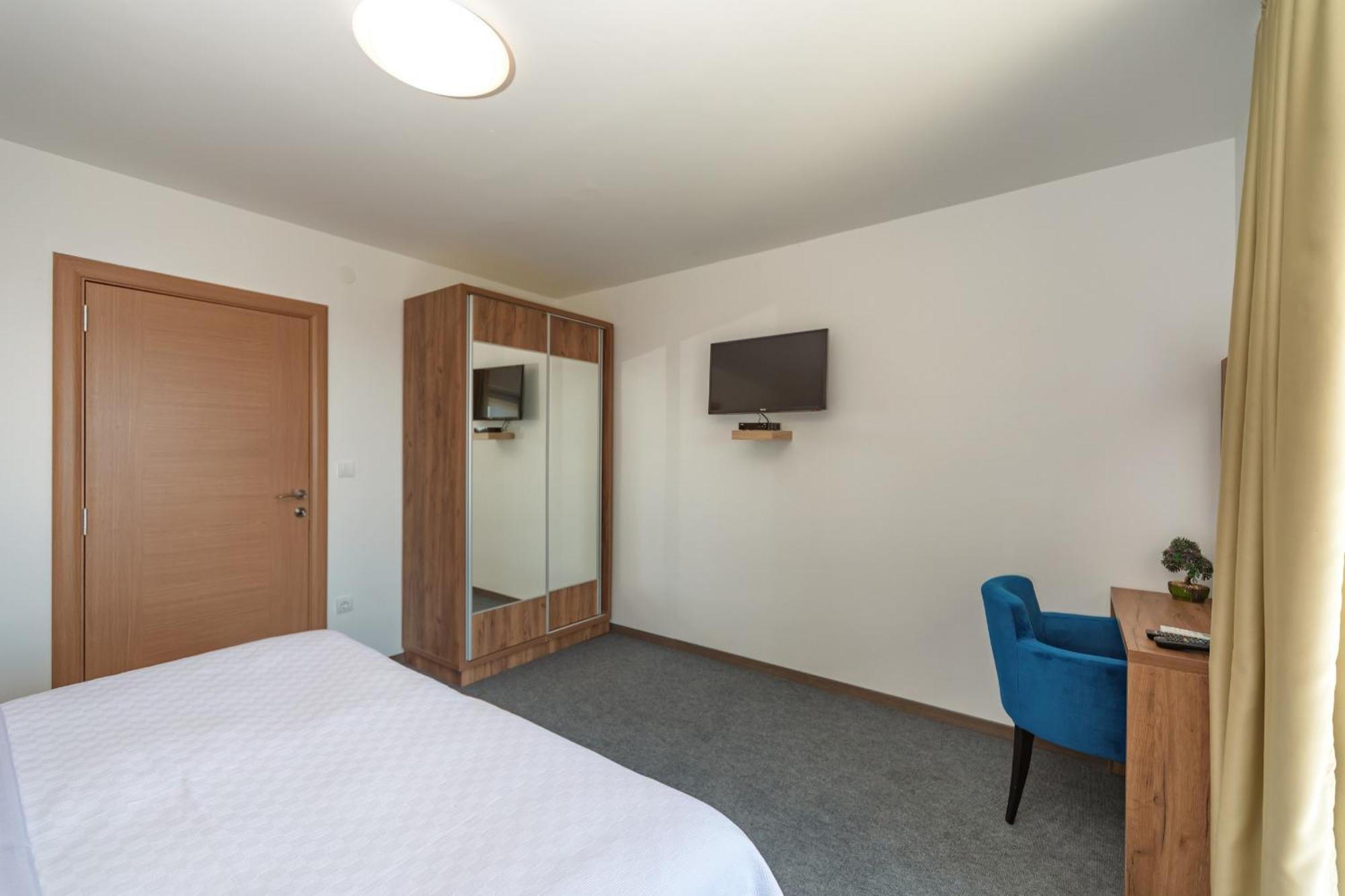 Mika'S Seaview Apartments バール 部屋 写真