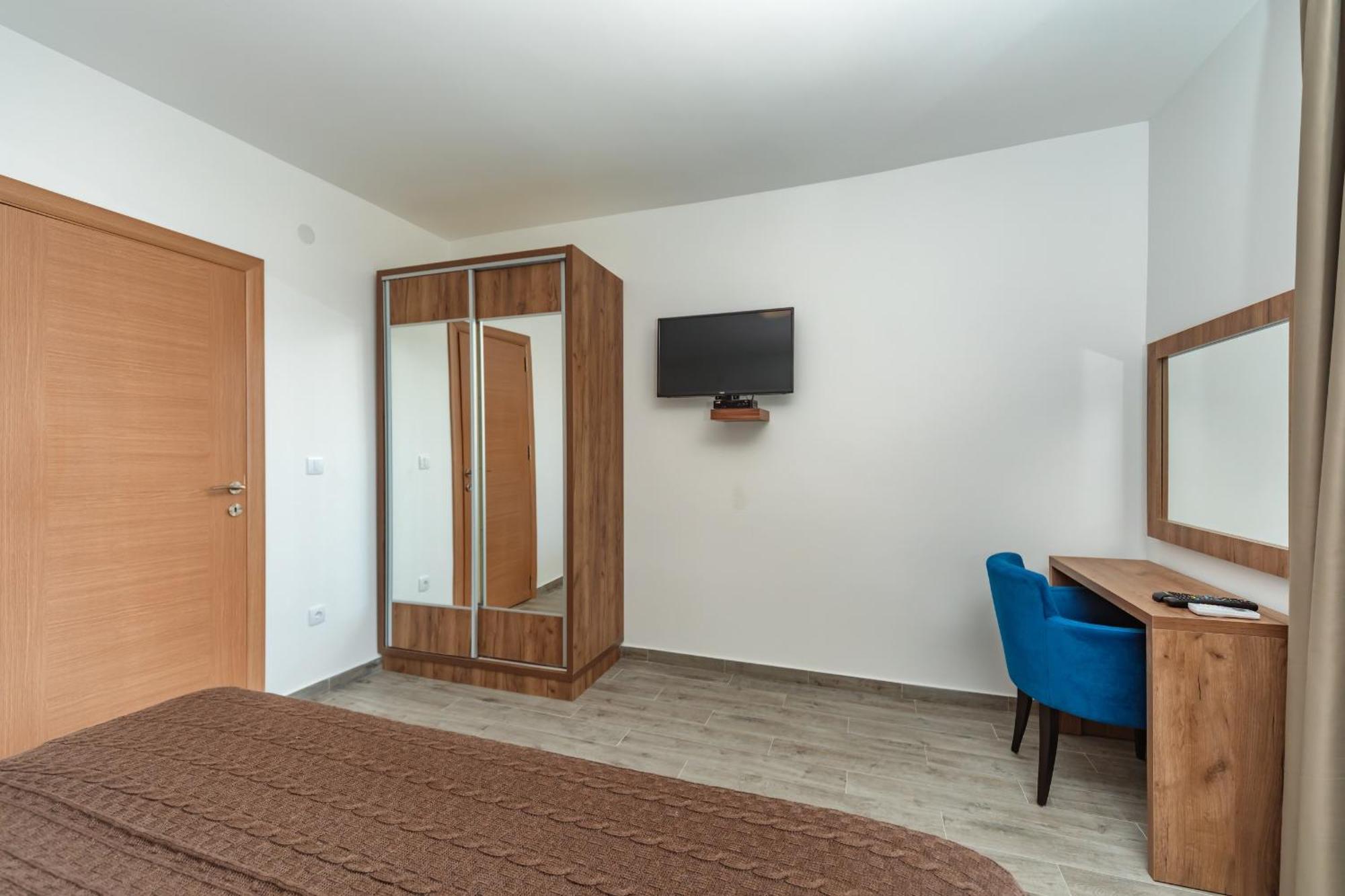 Mika'S Seaview Apartments バール 部屋 写真