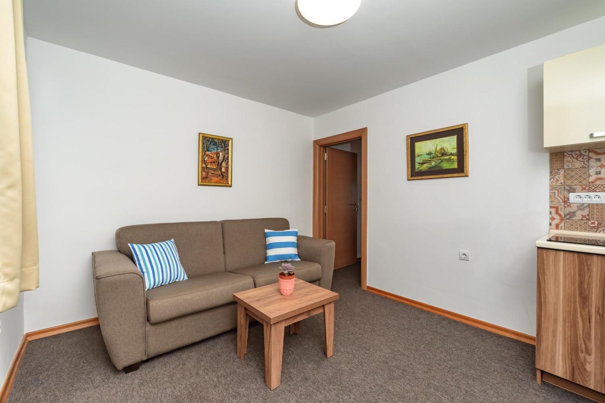 Mika'S Seaview Apartments バール 部屋 写真