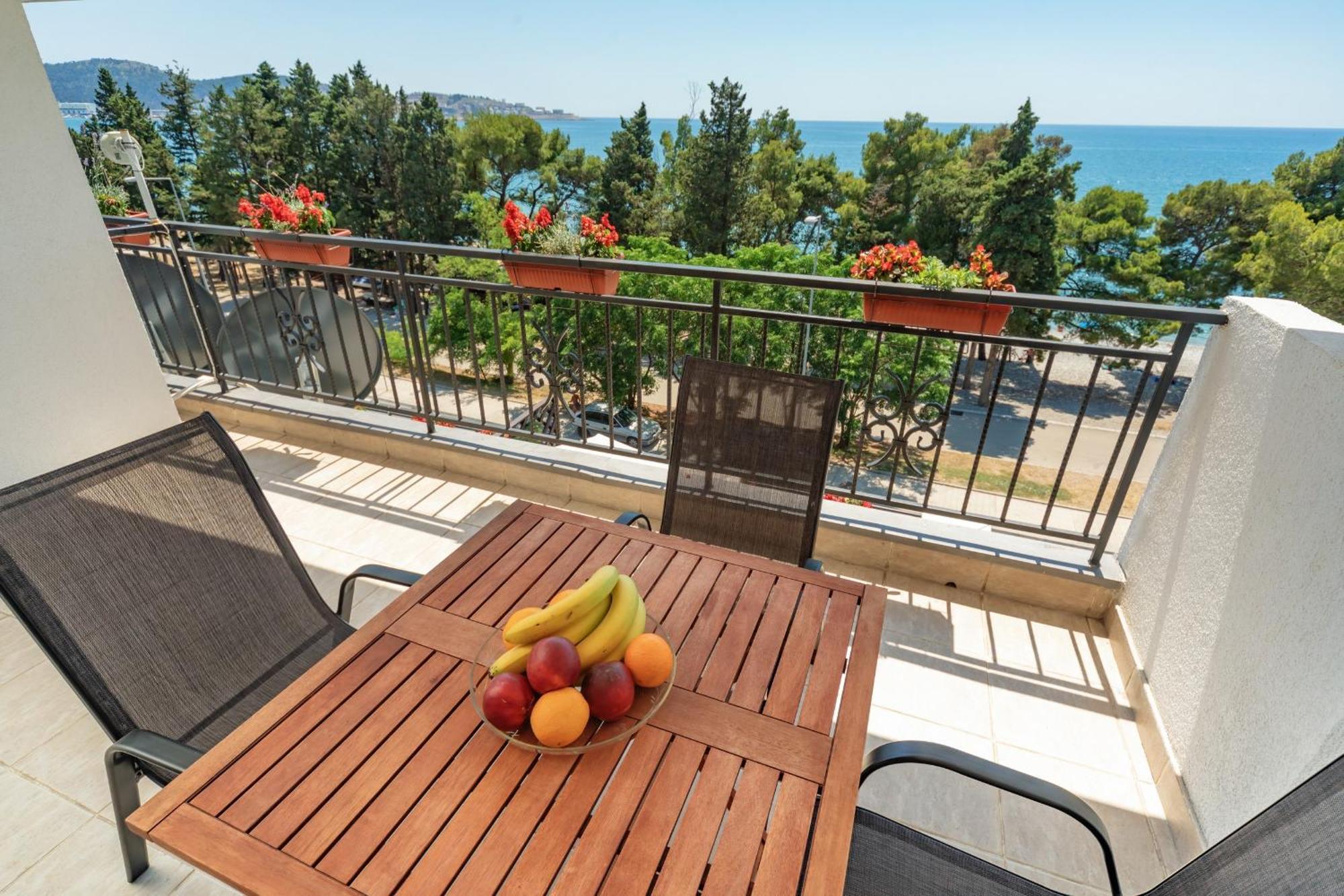 Mika'S Seaview Apartments バール 部屋 写真